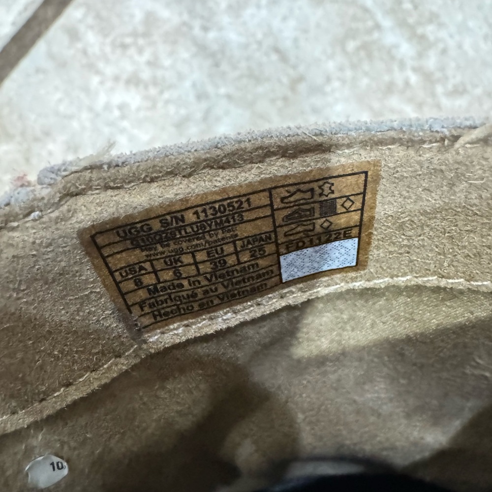 UGG Black and Tan Sole Boots - Picture 9 of 9